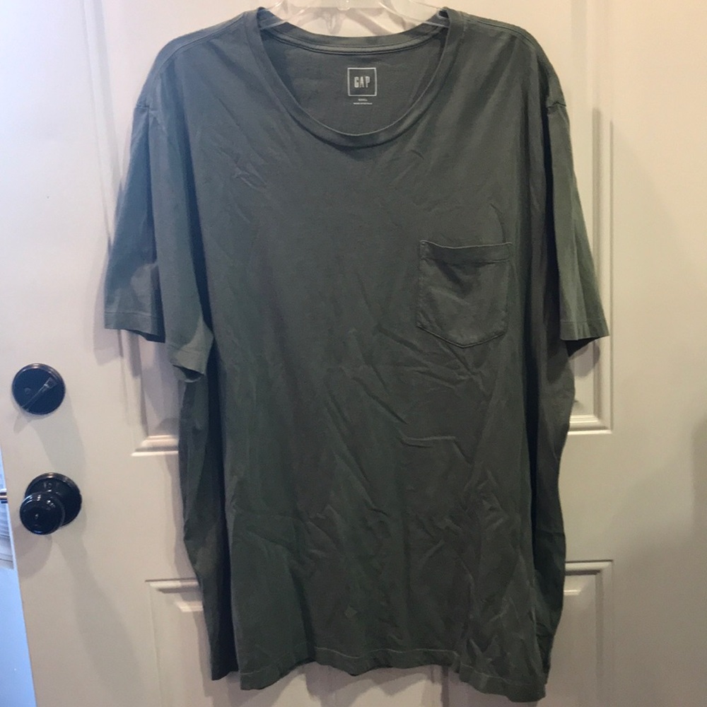 Gap crew neck Tee. Relaxed fit. - never worn!